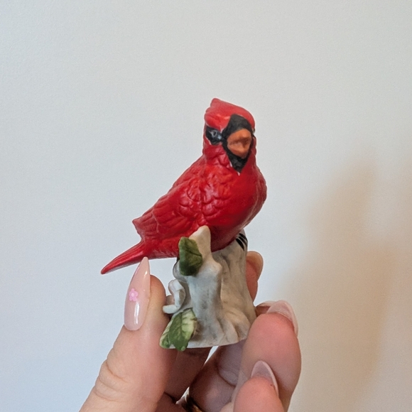 Red Cardinal Bird Figurine - Picture 6 of 7